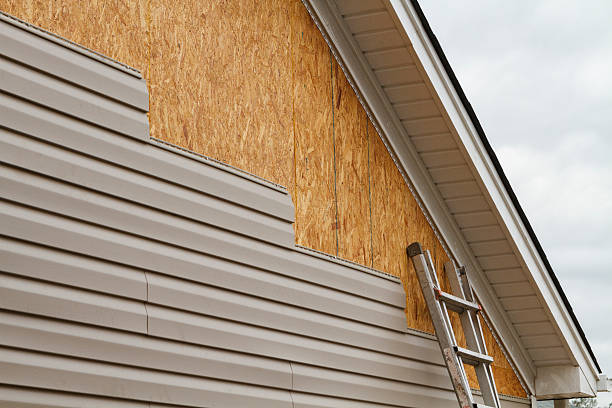 Professional Siding Installation technician working in Fayetteville, TN